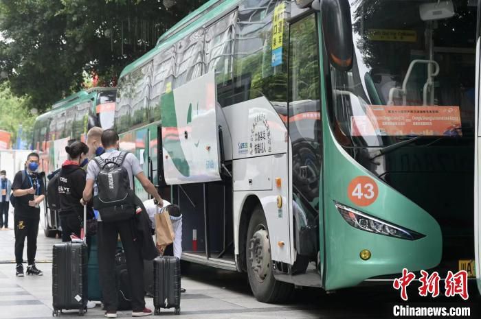 电影讲述毒枭康素差（刘青云 饰）一直带着手下张建行（郭富城 饰）从事毒品交易，新加入的成员欧志远（古天乐 饰）也因一次意外与两人有了过命交情，三人情同手足